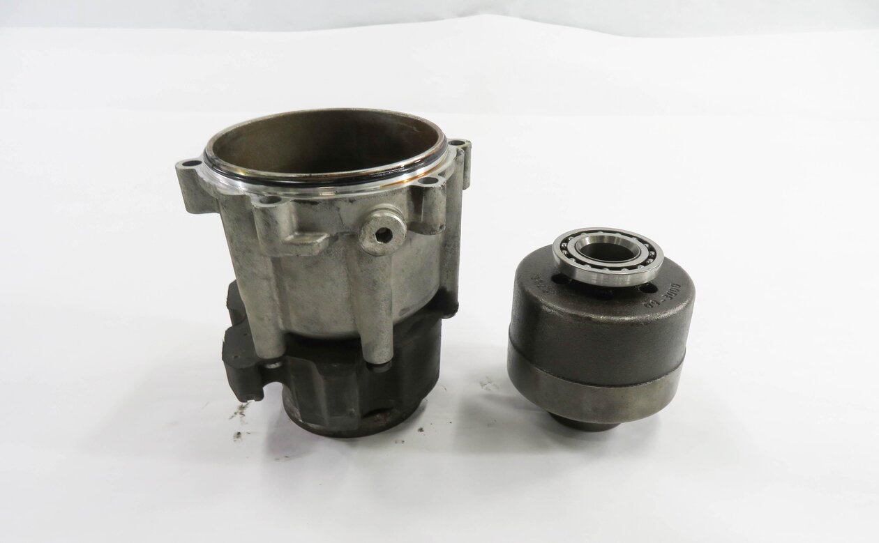 Thumbnail 2: 2009-2012 AUDI Q5 (8R) 3.2L A/T TRANSMISSION CENTER DIFFERENTIAL TAIL SHAFT