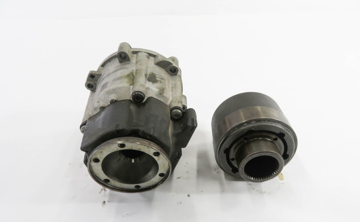 Thumbnail 5: 2009-2012 AUDI Q5 (8R) 3.2L A/T TRANSMISSION CENTER DIFFERENTIAL TAIL SHAFT