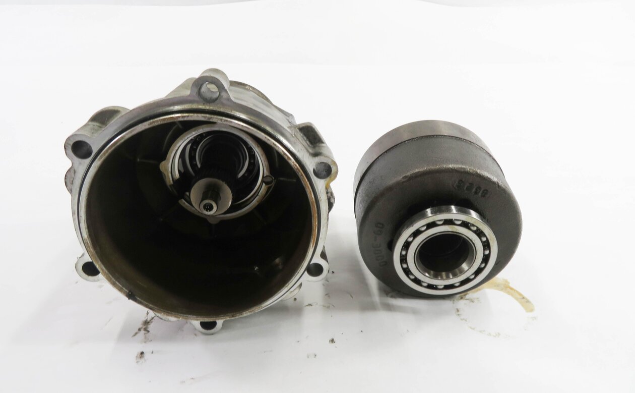 Thumbnail 6: 2009-2012 AUDI Q5 (8R) 3.2L A/T TRANSMISSION CENTER DIFFERENTIAL TAIL SHAFT