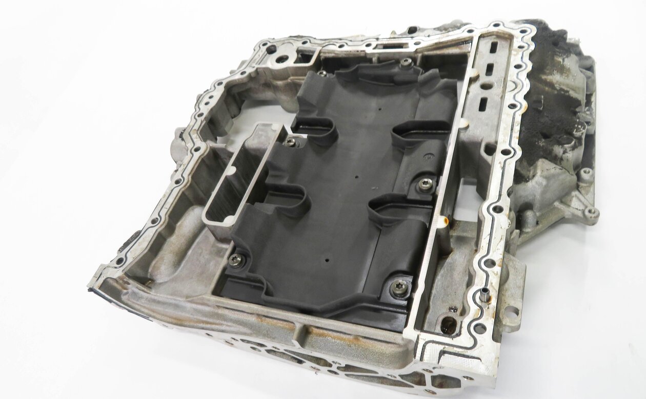 Thumbnail 4: 2010 AUDI Q5 (B8 8R) 3.2L V6 CALB MOTOR - UPPER ENGINE OIL PAN CRADLE
