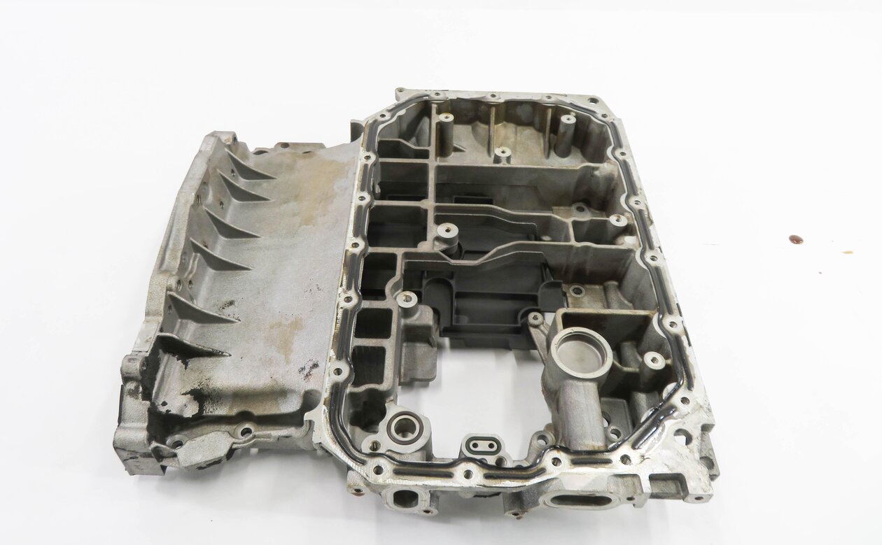Thumbnail 5: 2010 AUDI Q5 (B8 8R) 3.2L V6 CALB MOTOR - UPPER ENGINE OIL PAN CRADLE