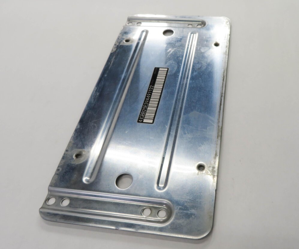 Thumbnail 4: 2009 MERCEDES ML320 (W164) REAR LICENSE PLATE BASE MOUNT RETAINER BRACKET HOLDER