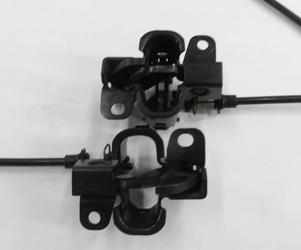 Thumbnail 6: 2009 MERCEDES ML320 (W164) FRONT LEFT & RIGHT LOWER HOOD LOCK LATCH SET-2