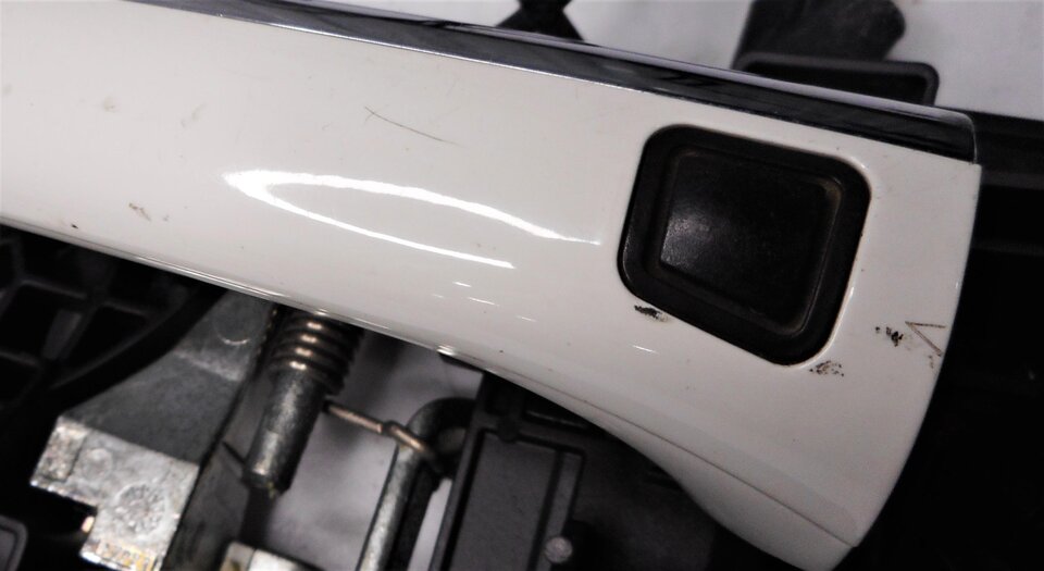 Thumbnail 7: 2009 MERCEDES ML320 (W164) LEFT FRONT DRIVER KEYLESS GO DOOR HANDLE (WHITE 650U)