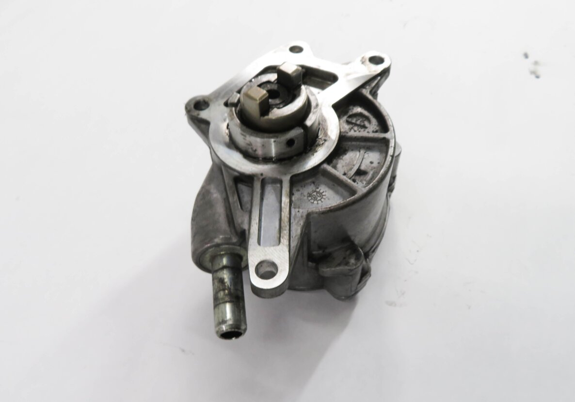 Thumbnail 4: 08-13 MERCEDES E320 E350 GL320 GL350 ML320 ML350 R350 - 3.0L DIESEL VACUUM PUMP