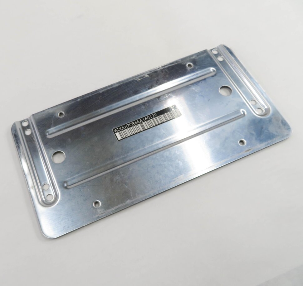 Thumbnail 5: 2010 MERCEDES CLS550 (W219) REAR LICENSE PLATE BASE MOUNT RETAINER BRACKET