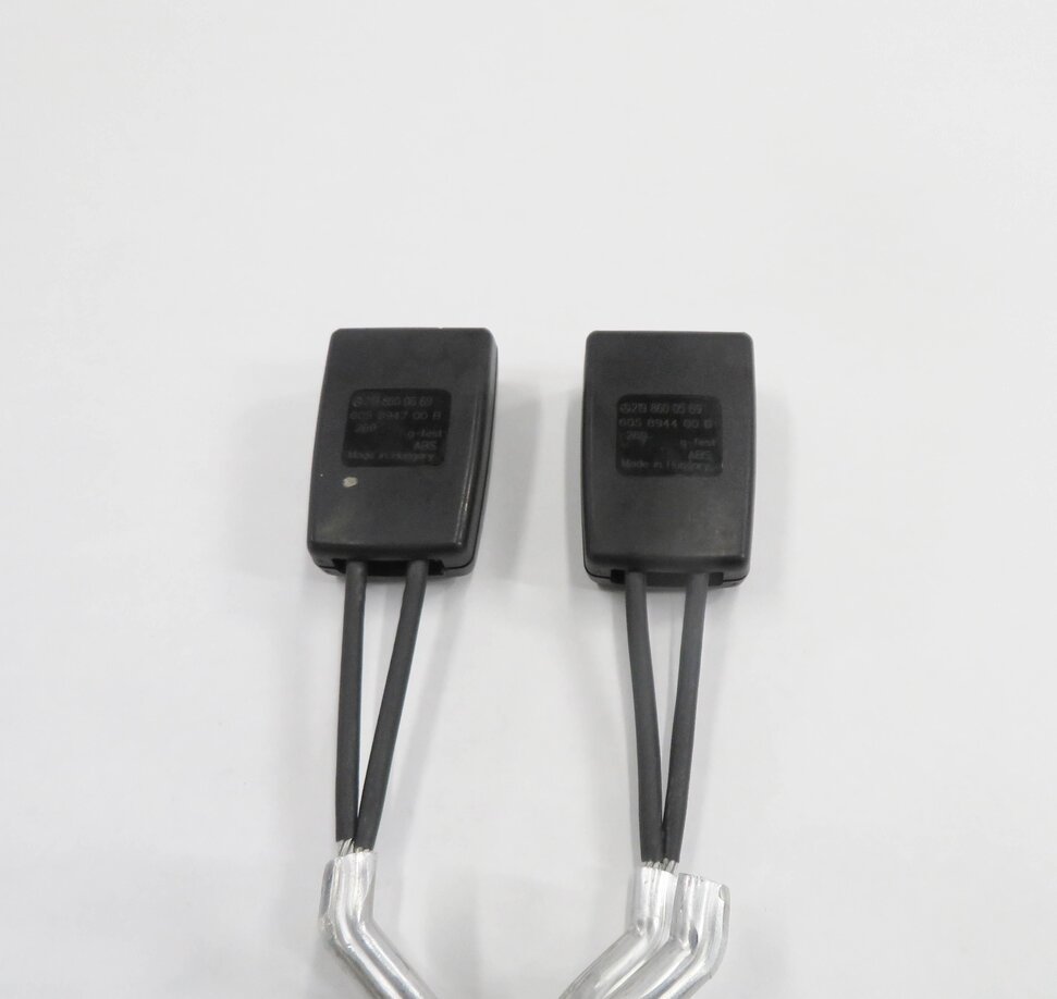 Thumbnail 4: 2010 MERCEDES CLS550 (W219) REAR SEAT SEATBELT BUCKLE RECEIVER SET-2 (BLACK)