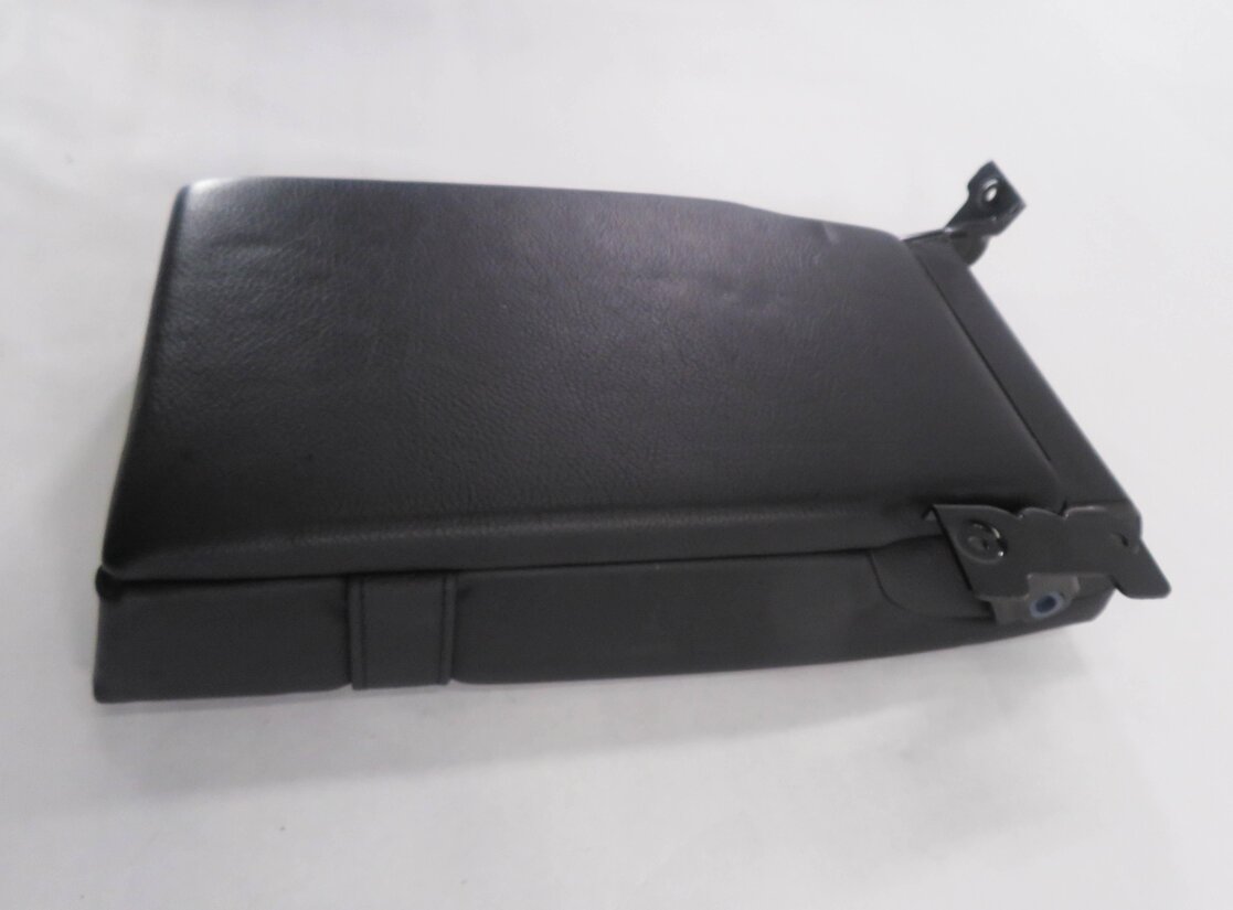 Thumbnail 4: 2010 MERCEDES CLS550 (W219) REAR CENTER CONSOLE ARM REST COMPARTMENT (BLACK)