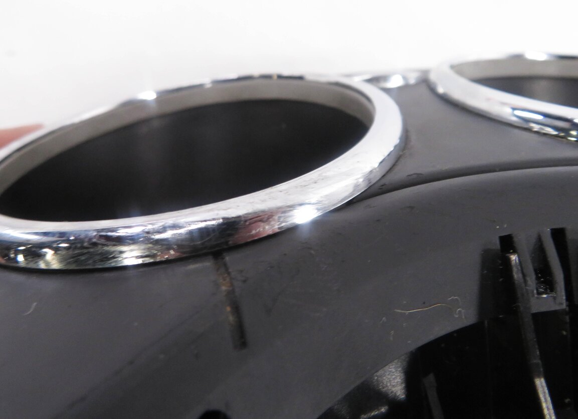 Thumbnail 7: 2010 MERCEDES CLS550 (W219) FRONT CENTER CONSOLE DRINK CUP HOLDER