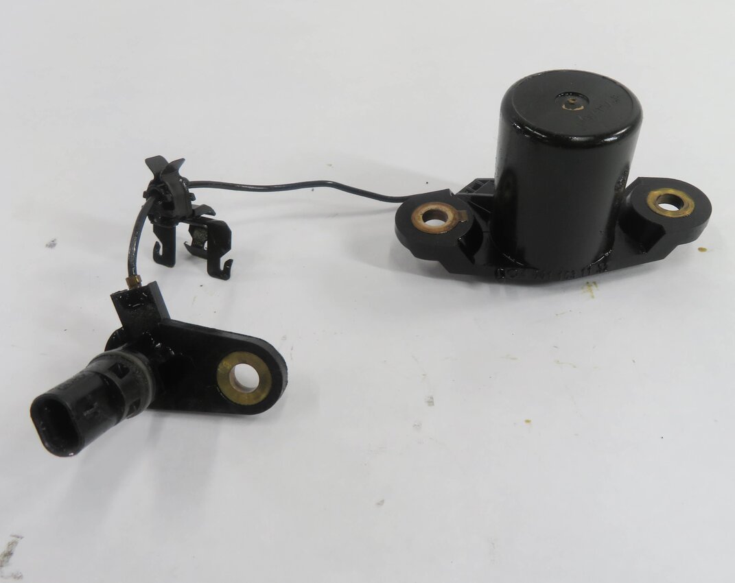 Thumbnail 2: 2010 MERCEDES CLS550 (W219) 5.5L V8 ENGINE - MOTOR OIL FLUID PAN LEVEL SENSOR