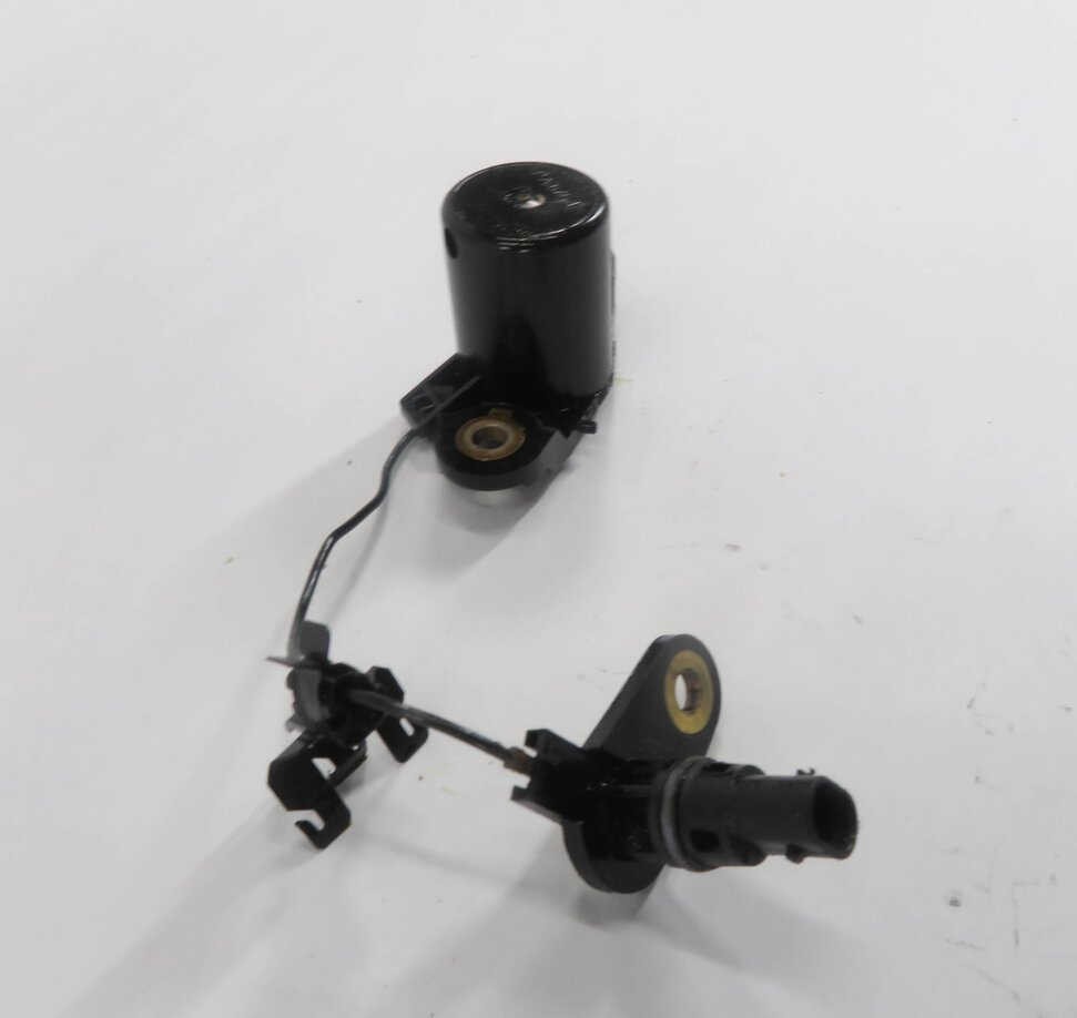 Thumbnail 3: 2010 MERCEDES CLS550 (W219) 5.5L V8 ENGINE - MOTOR OIL FLUID PAN LEVEL SENSOR