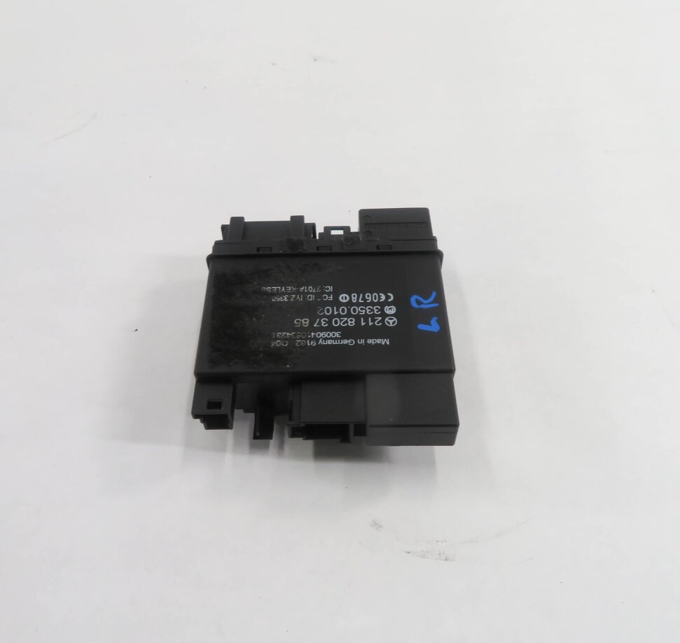 Thumbnail 4: 2010 MERCEDES CLS550 (W219) LEFT REAR DOOR KEYLESS ENTRY CONTROL MODULE