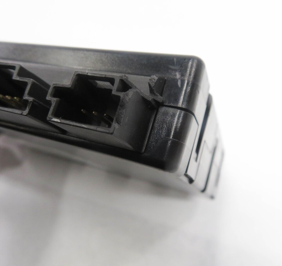 Thumbnail 6: 2010 MERCEDES CLS550 (W219) RIGHT FRONT PASSENGER SEAT CONTROL MODULE