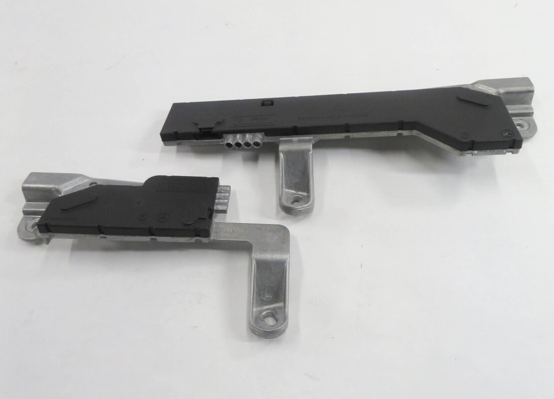 Thumbnail 4: 2010 MERCEDES CLS550 (W219) RADIO STEREO ANTENNA BOOSTER AMP AMPLIFIER SET-2