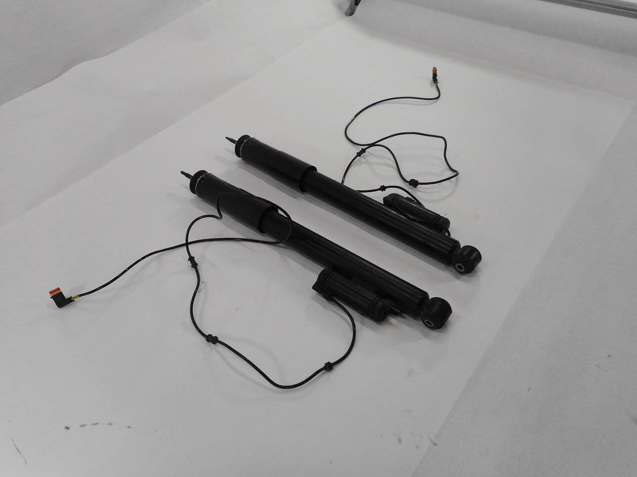 Thumbnail 2: 2010 MERCEDES CLS550 (W219) REAR AIRMATIC SUSPENSION SHOCK STRUT SET-2