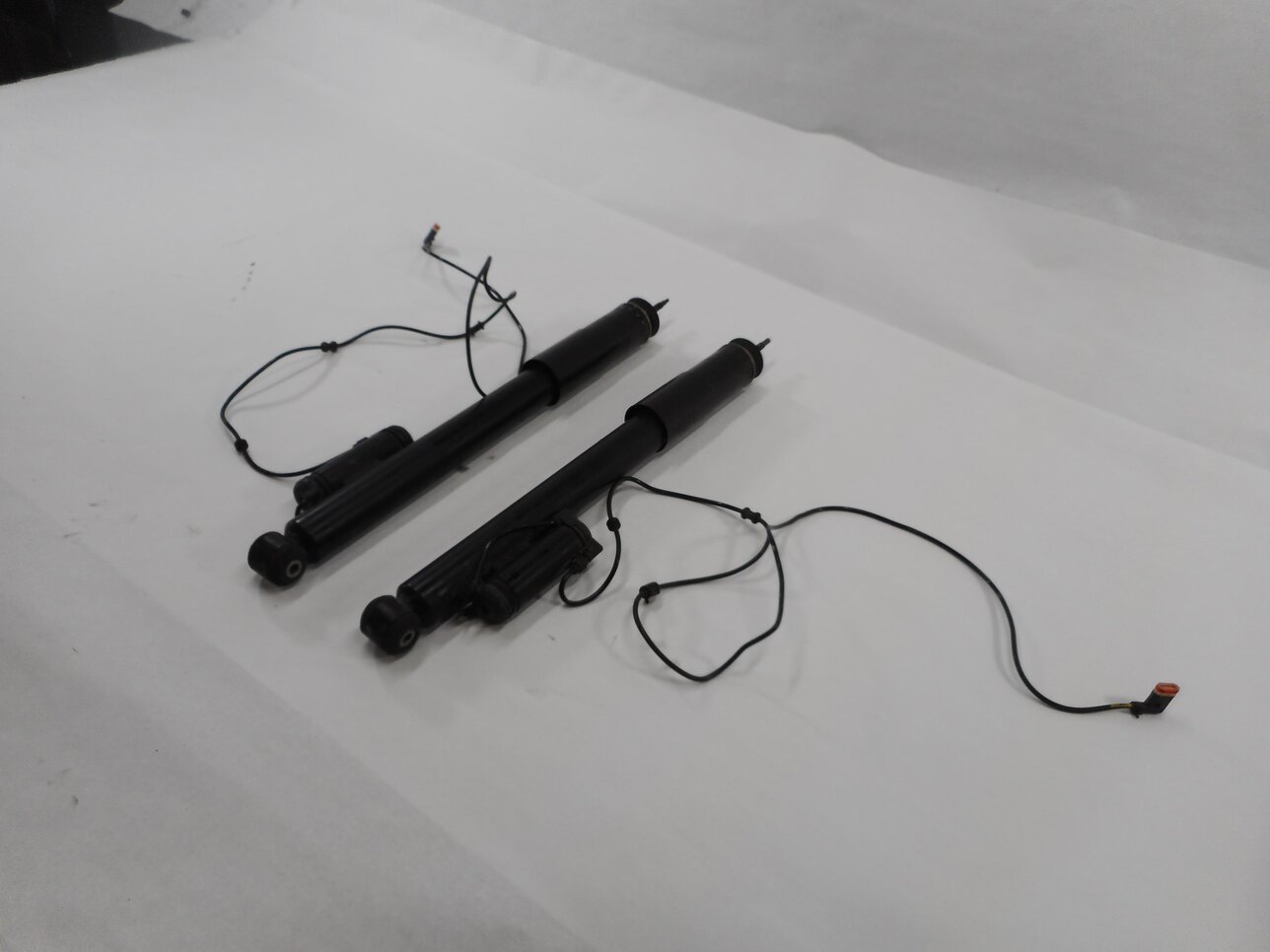 Thumbnail 3: 2010 MERCEDES CLS550 (W219) REAR AIRMATIC SUSPENSION SHOCK STRUT SET-2