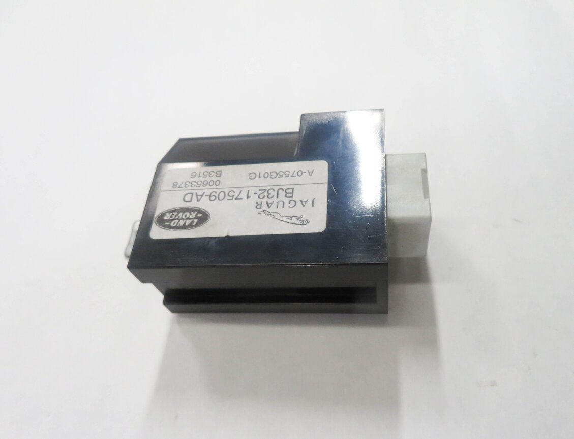 Thumbnail 3: 2017 RANGE ROVER EVOQUE (L538) WINDSHIELD WIPER CONTROL MODULE