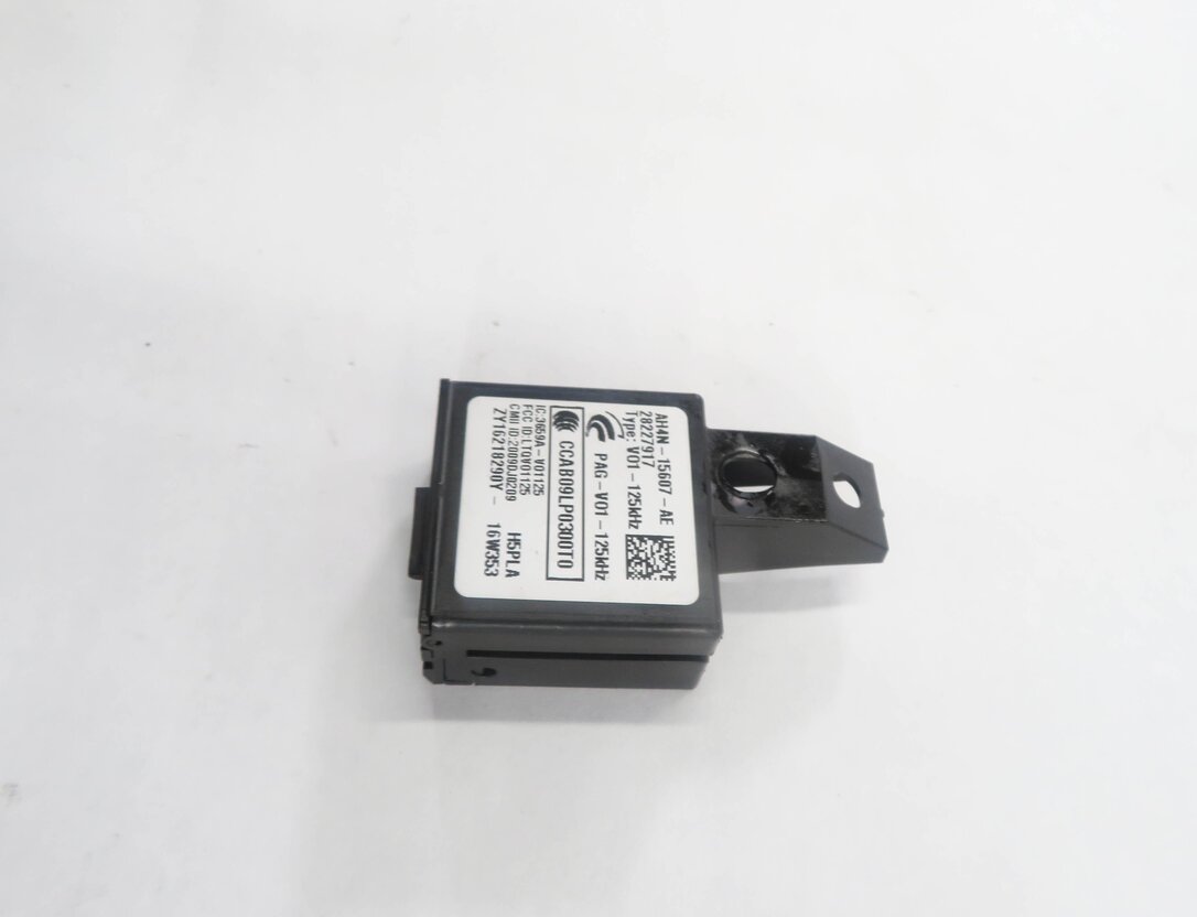 Thumbnail 3: 2017 RANGE ROVER EVOQUE (L538) KEYLESS ENTRY ANTENNA SENSOR MODULE