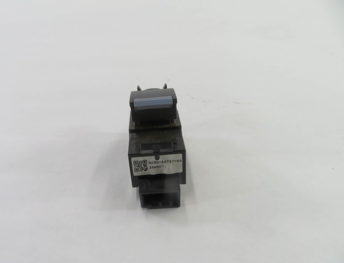 Thumbnail 2: 2017 RANGE ROVER EVOQUE (L538) RIGHT REAR DOOR POWER WINDOW SWITCH BUTTON