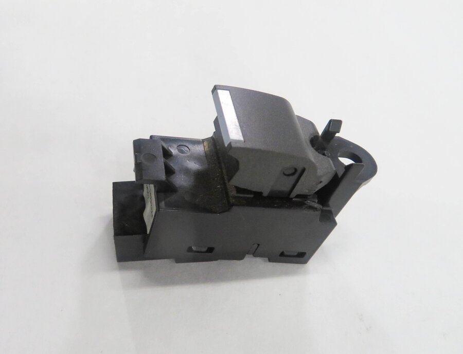 Thumbnail 3: 2017 RANGE ROVER EVOQUE (L538) RIGHT REAR DOOR POWER WINDOW SWITCH BUTTON