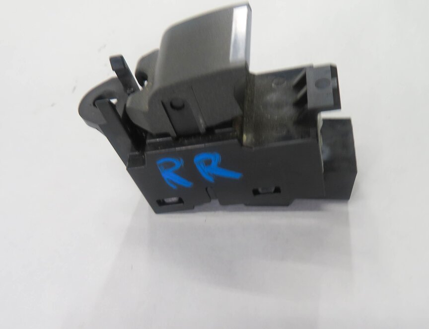 Thumbnail 4: 2017 RANGE ROVER EVOQUE (L538) RIGHT REAR DOOR POWER WINDOW SWITCH BUTTON