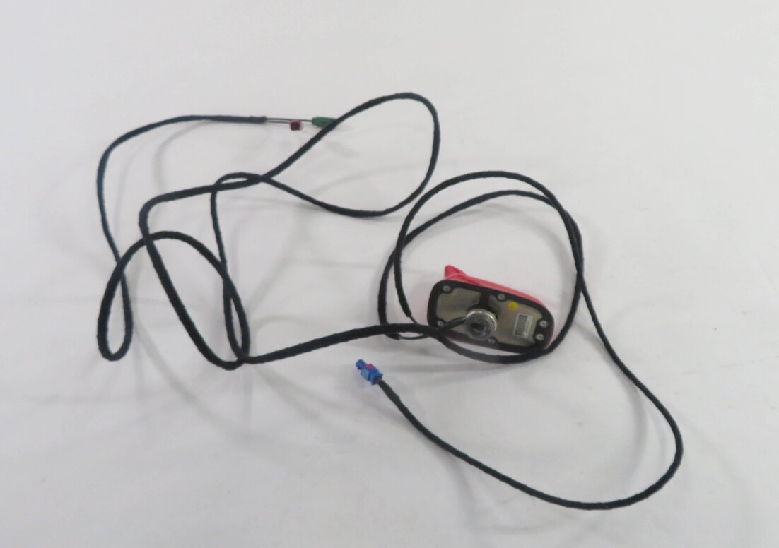 Thumbnail 5: 2008-2013 AUDI TT (MK2) COUPE - AM/FM RADIO STEREO ANTENNA (BRILLIANT RED LY3J)