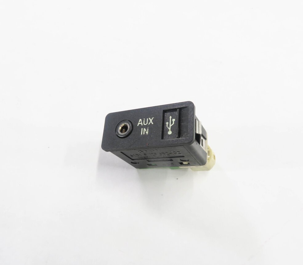 Thumbnail 2: 2011 BMW ACTIVEHYBRID 7 (F04) RADIO STEREO AUX AUXILIARY AUDIO IN INPUT w/ USB