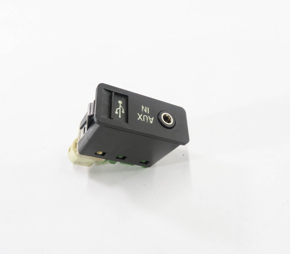 Thumbnail 5: 2011 BMW ACTIVEHYBRID 7 (F04) RADIO STEREO AUX AUXILIARY AUDIO IN INPUT w/ USB