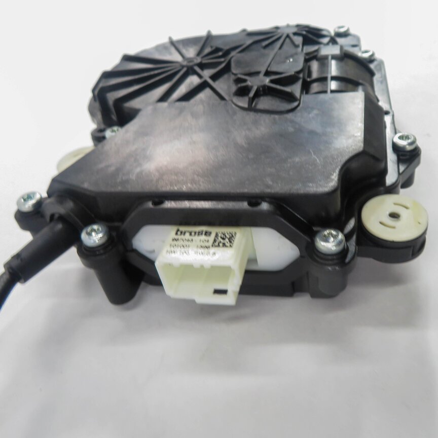Thumbnail 6: 2011 BMW ACTIVEHYBRID 7 (F04) REAR TRUNK SOFT CLOSE ACTUATOR MOTOR