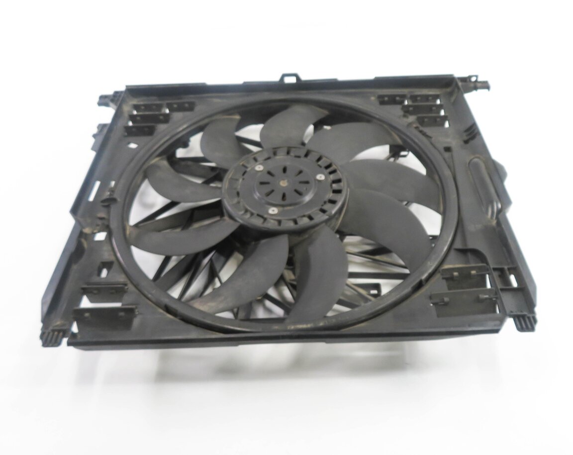 Thumbnail 2: 2010-2018 BMW 550i 550iGT 650i 750i B7 (F01 F06 F10) 850w RADIATOR COOLING FAN