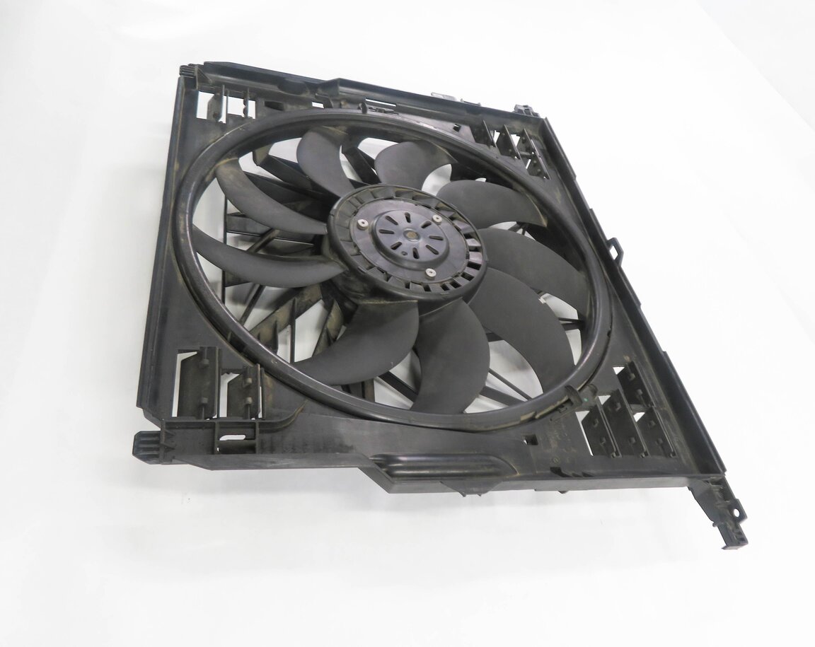Thumbnail 4: 2010-2018 BMW 550i 550iGT 650i 750i B7 (F01 F06 F10) 850w RADIATOR COOLING FAN