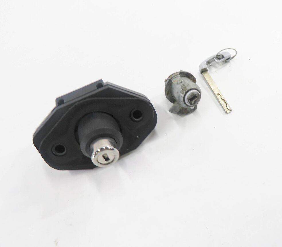 2011 BMW ACTIVEHYBRID 7 (F04) DRIVER DOOR HANDLE / TRUNK LOCK CYLINDER KEY SET