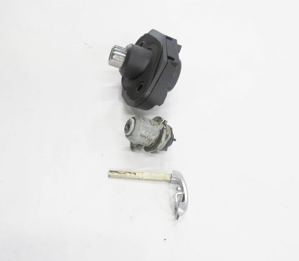 Thumbnail 3: 2011 BMW ACTIVEHYBRID 7 (F04) DRIVER DOOR HANDLE / TRUNK LOCK CYLINDER KEY SET