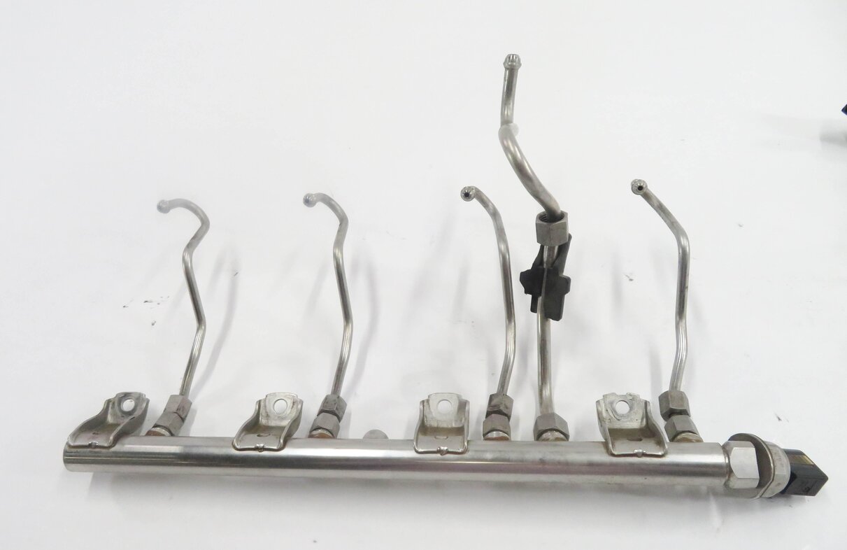Thumbnail 4: 2011 BMW ACTIVEHYBRID 7 (F04) 4.4L N63 ENGINE - LEFT & RIGHT FUEL RAIL SET-2