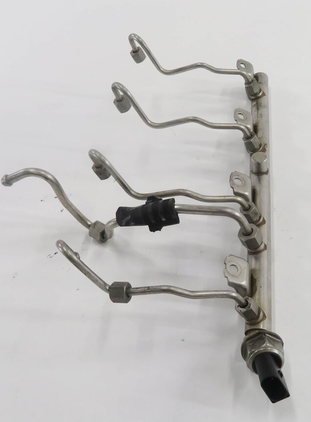 Thumbnail 5: 2011 BMW ACTIVEHYBRID 7 (F04) 4.4L N63 ENGINE - LEFT & RIGHT FUEL RAIL SET-2