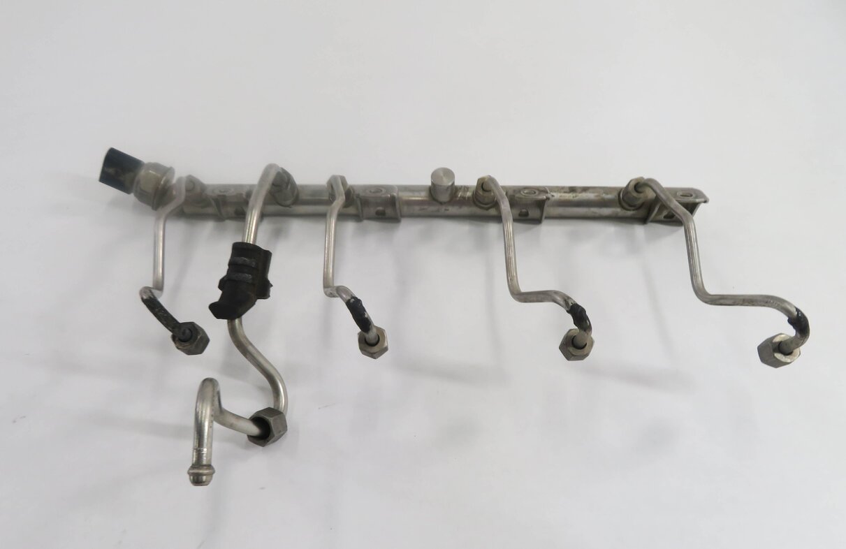 Thumbnail 6: 2011 BMW ACTIVEHYBRID 7 (F04) 4.4L N63 ENGINE - LEFT & RIGHT FUEL RAIL SET-2