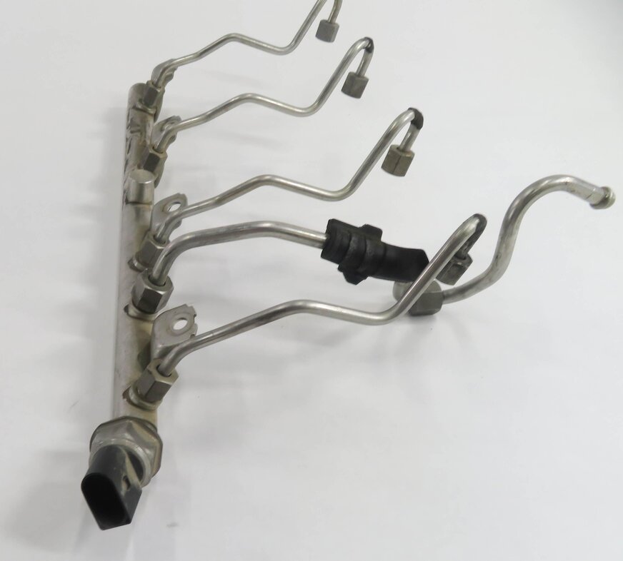Thumbnail 8: 2011 BMW ACTIVEHYBRID 7 (F04) 4.4L N63 ENGINE - LEFT & RIGHT FUEL RAIL SET-2