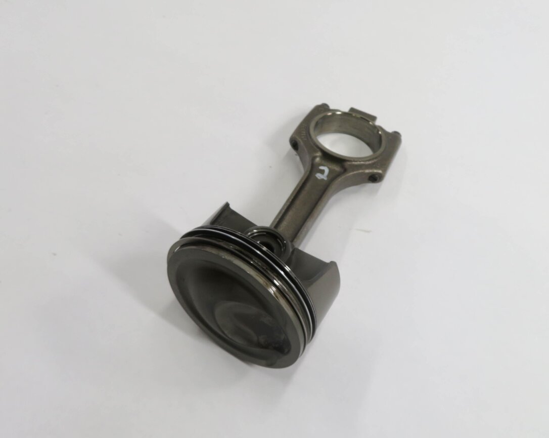 2008-2012 PORSCHE CAYENNE PANAMERA (957 970 G1) 4.8L TURBO - LEFT PISTON w/ ROD