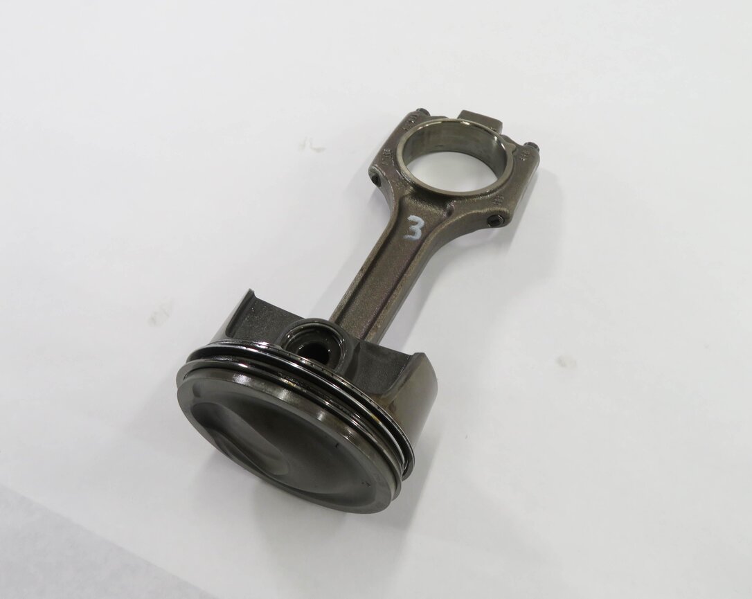 2008-2012 PORSCHE CAYENNE PANAMERA (957 970 G1) 4.8L TURBO - RIGHT PISTON w/ ROD