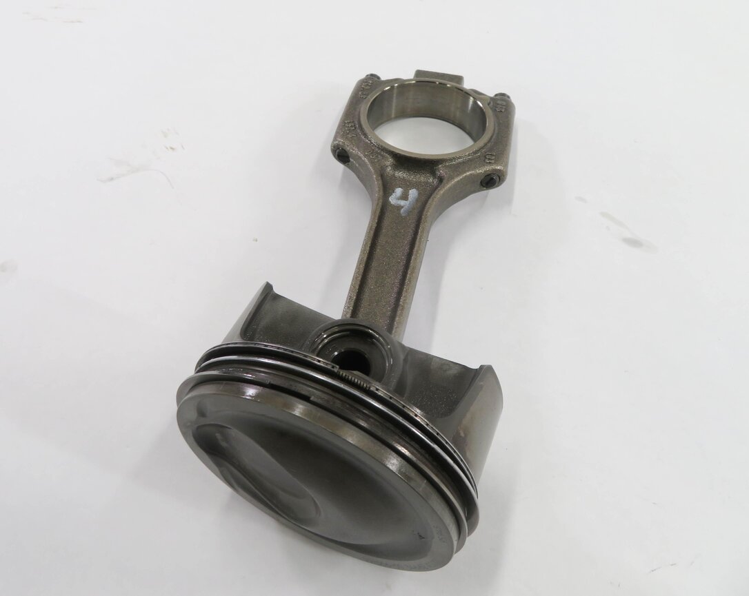 2008-2012 PORSCHE CAYENNE PANAMERA (957 970 G1) 4.8L TURBO - RIGHT PISTON w/ ROD