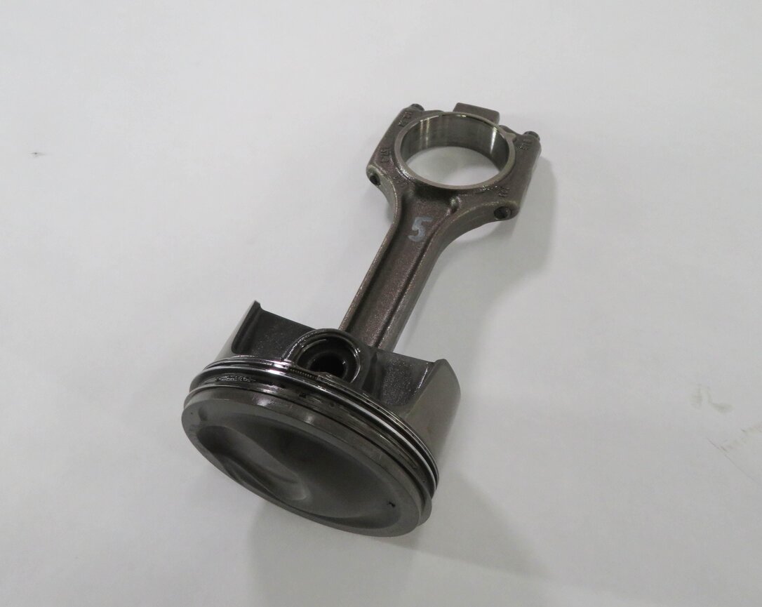 2008-2012 PORSCHE CAYENNE PANAMERA (957 970 G1) 4.8L TURBO - RIGHT PISTON w/ ROD