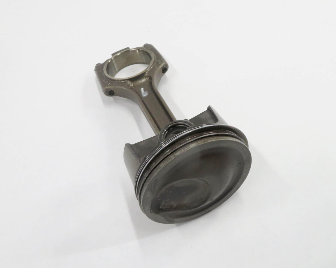 2008-2012 PORSCHE CAYENNE PANAMERA (957 970 G1) 4.8L TURBO - RIGHT PISTON w/ ROD