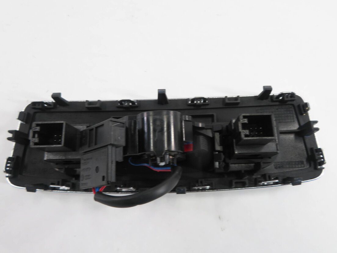 Thumbnail 6: 2012 AUDI A6 (C7) REAR HEATED SEAT SWITCH BUTTON PANEL