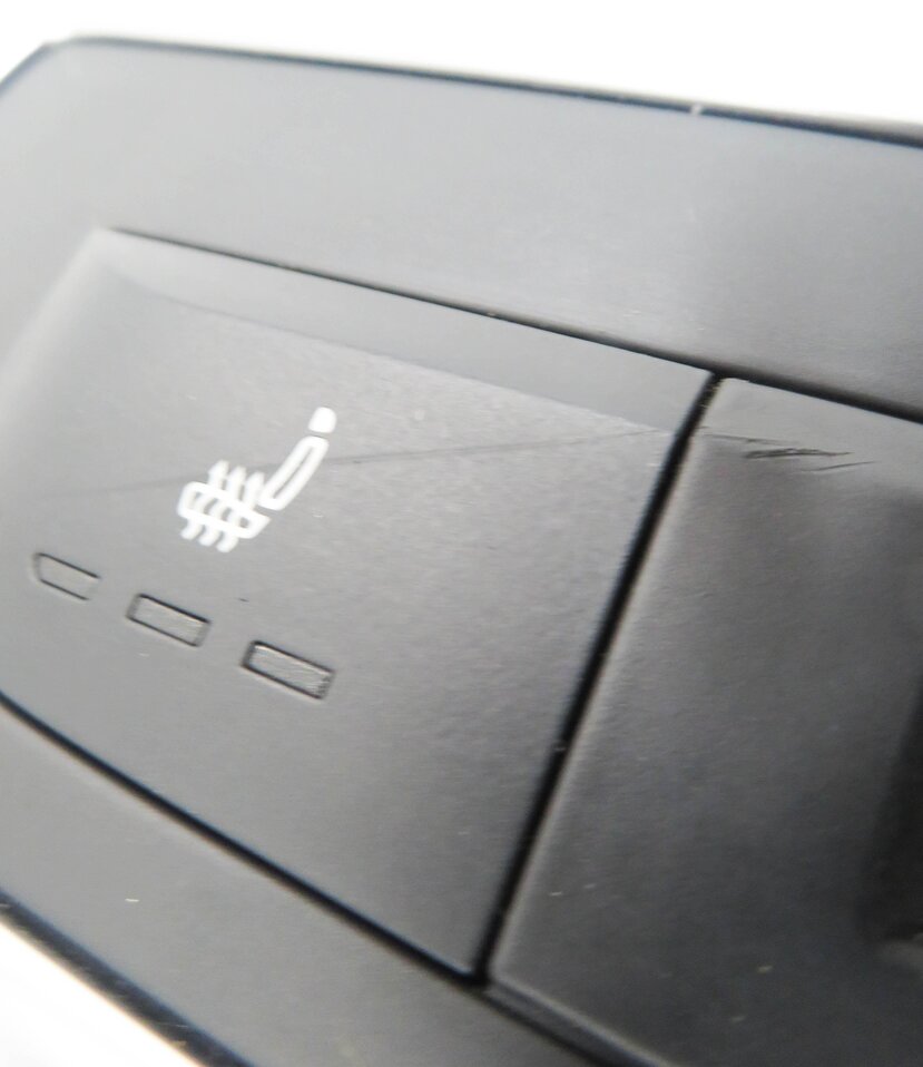 Thumbnail 7: 2012 AUDI A6 (C7) REAR HEATED SEAT SWITCH BUTTON PANEL