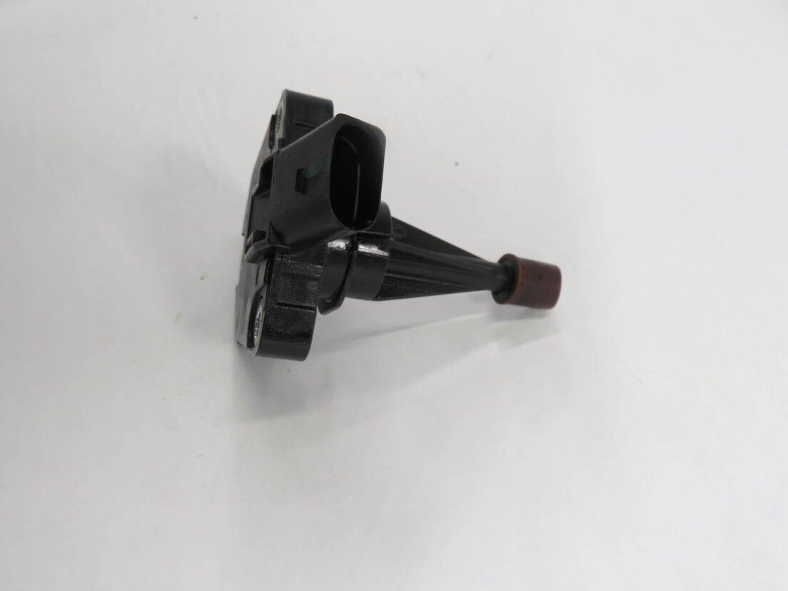 Thumbnail 5: 2012 AUDI A6 (C7) 3.0L CGX SUPERCHARGED ENGINE - MOTOR OIL FLUID LEVEL SENSOR