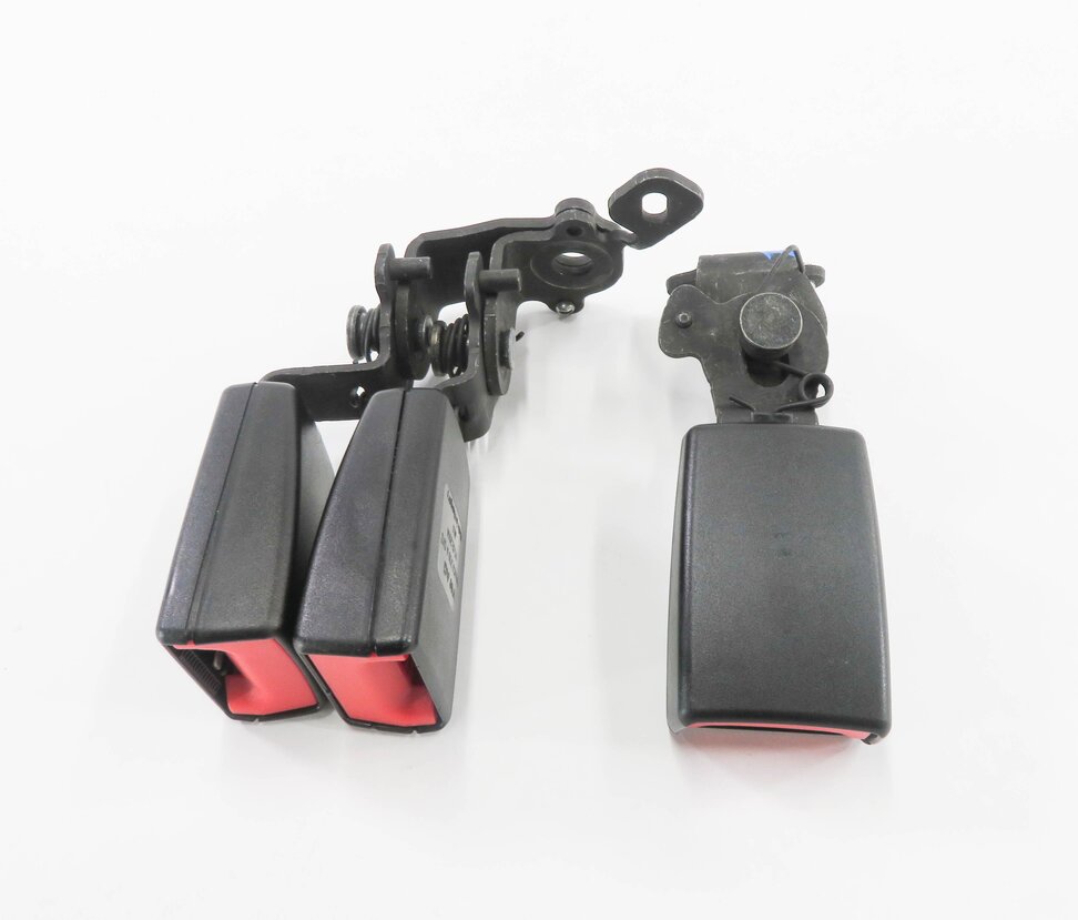Thumbnail 2: 2015 AUDI A3 (8V) REAR SEAT SEATBELT BUCKLE RECEIVER SET-3