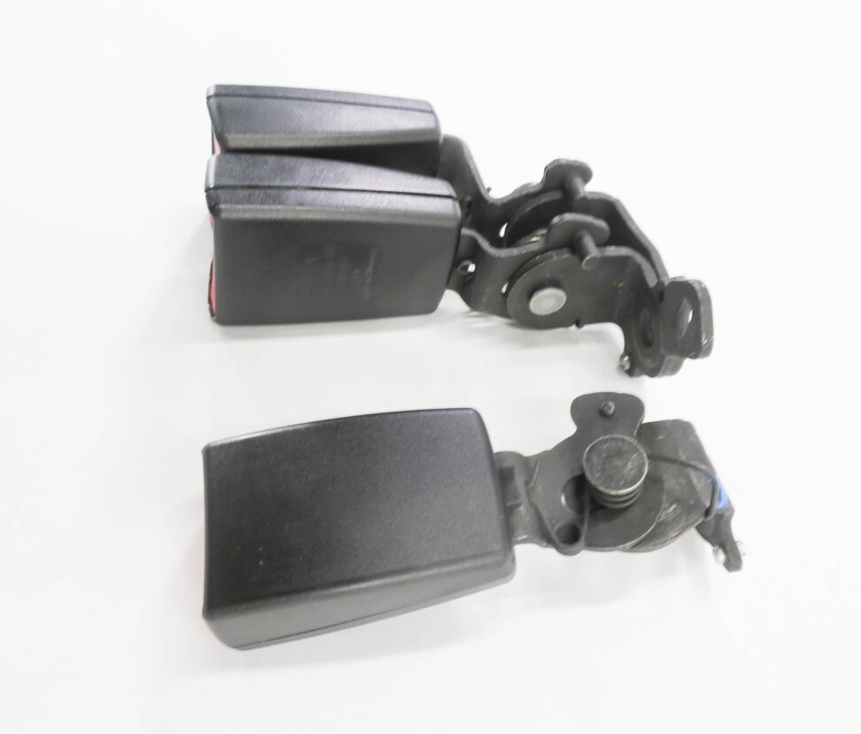 Thumbnail 4: 2015 AUDI A3 (8V) REAR SEAT SEATBELT BUCKLE RECEIVER SET-3