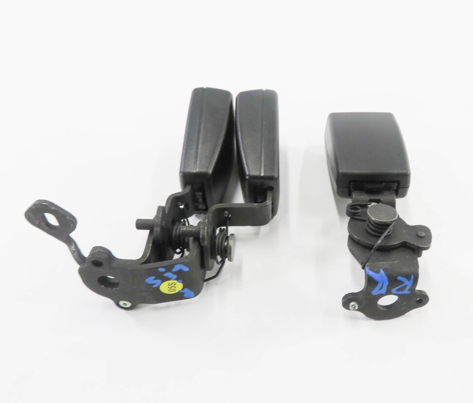 Thumbnail 5: 2015 AUDI A3 (8V) REAR SEAT SEATBELT BUCKLE RECEIVER SET-3