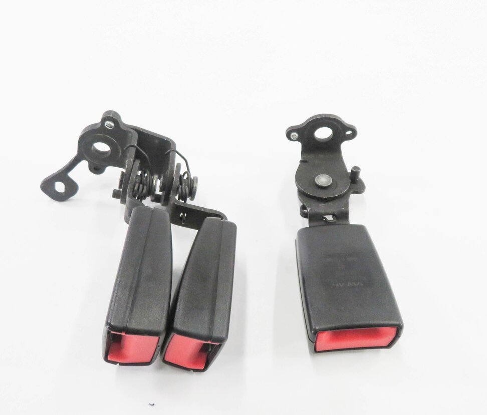 Thumbnail 6: 2015 AUDI A3 (8V) REAR SEAT SEATBELT BUCKLE RECEIVER SET-3