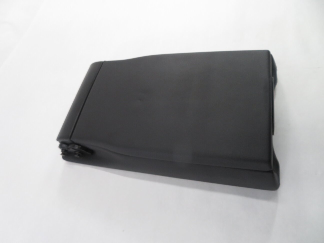 Thumbnail 2: 2015 AUDI A3 (8V) SEDAN - REAR SEAT CENTER CONSOLE CUP HOLDER ARMREST (BLACK)